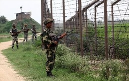 Ấn Độ và Pakistan nã súng ở Kashmir